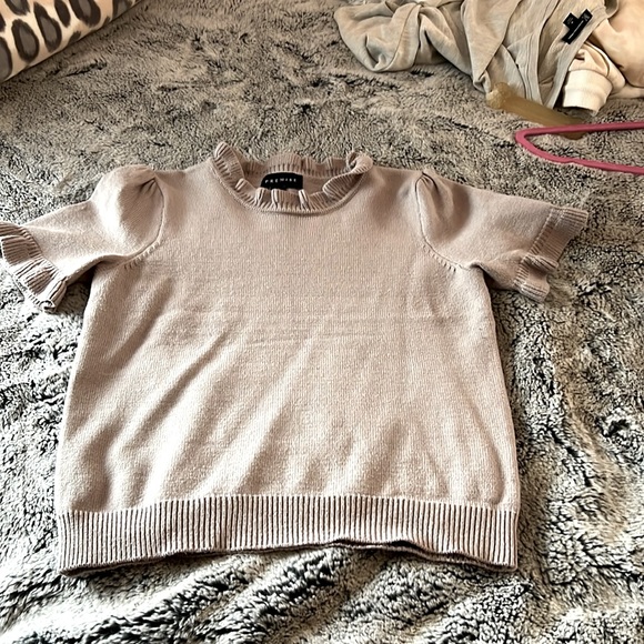 Adorable Premise Medium top - Picture 2 of 6